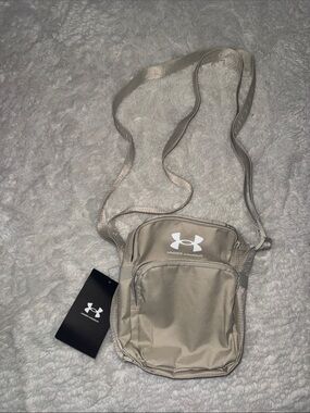 Under Armour Men's Beige/Tan Crossbody Belt Bag